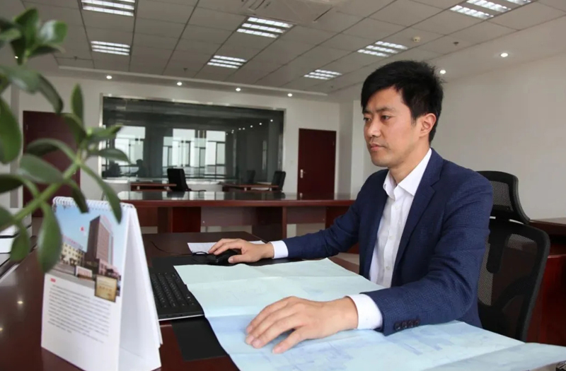 海安名匠丨江蘇鵬飛集團(tuán)股份有限公司設(shè)計(jì)中心主任，高級(jí)工程師、高級(jí)技師李曉平